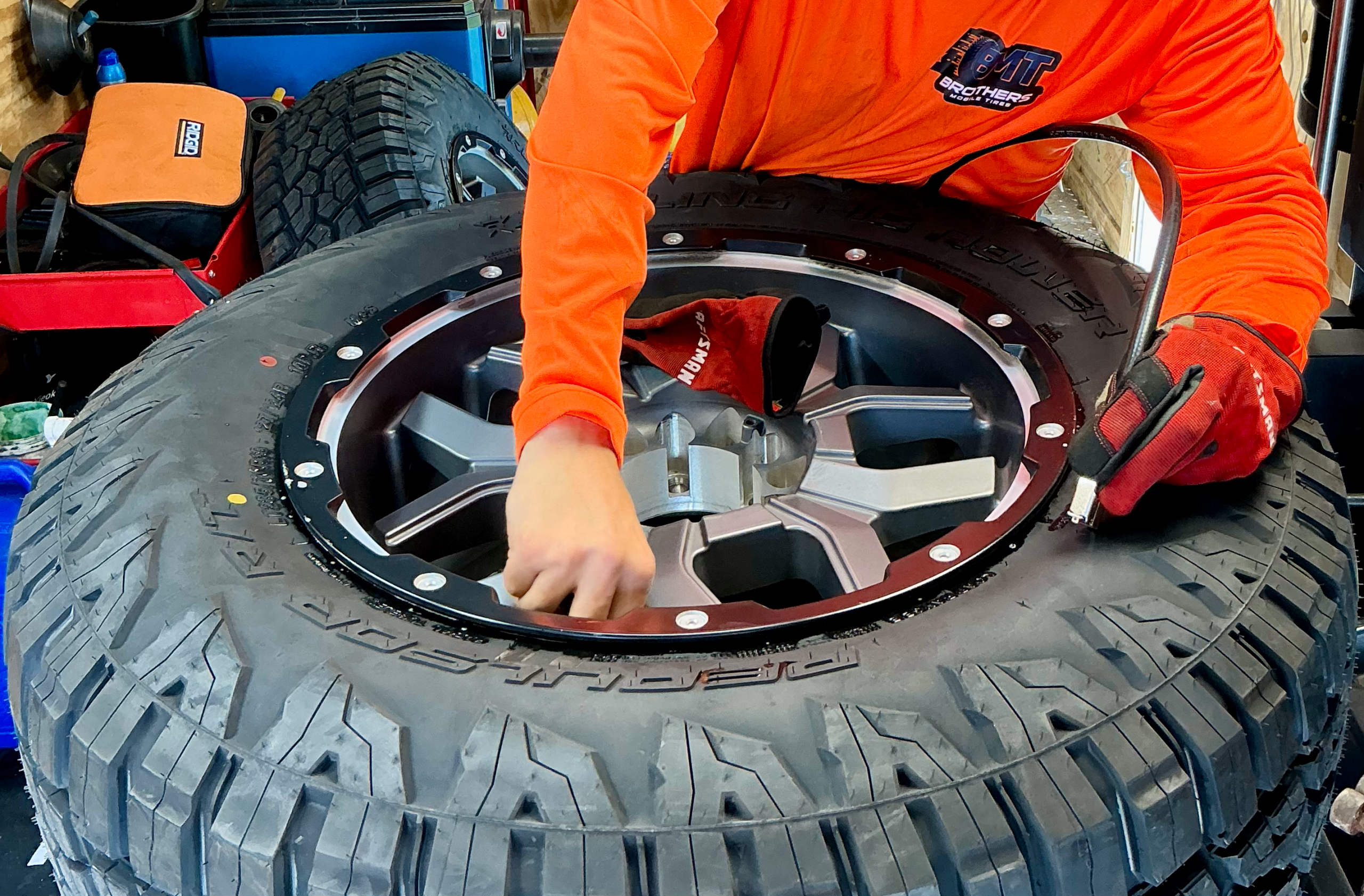 Mounting a tire on a wheel